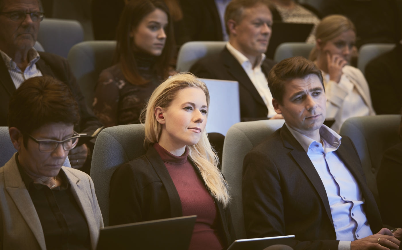 Hearing Aids vs. Hearpieces®: Why LIZN® May Be Better for You